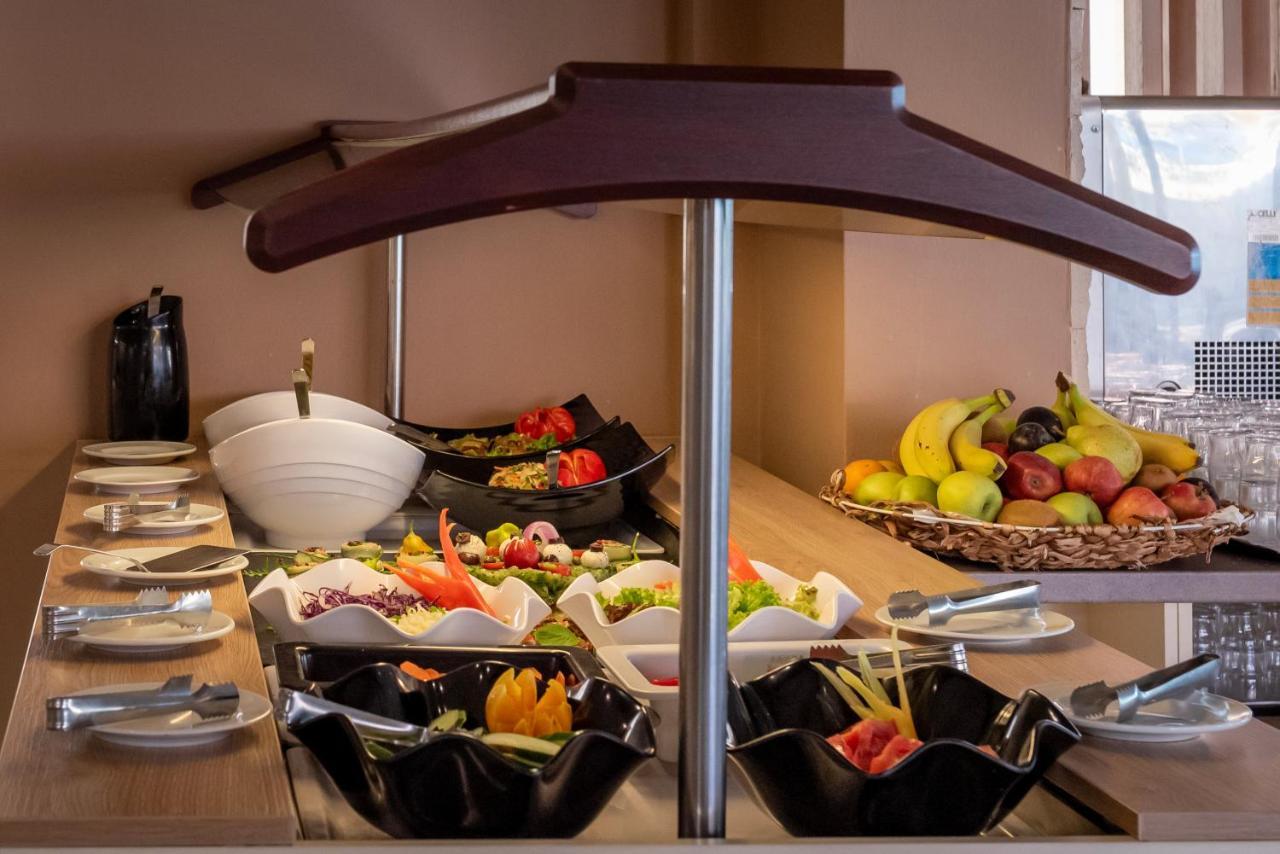 Eurohotel Theo Hotel Agia Marina المظهر الخارجي الصورة