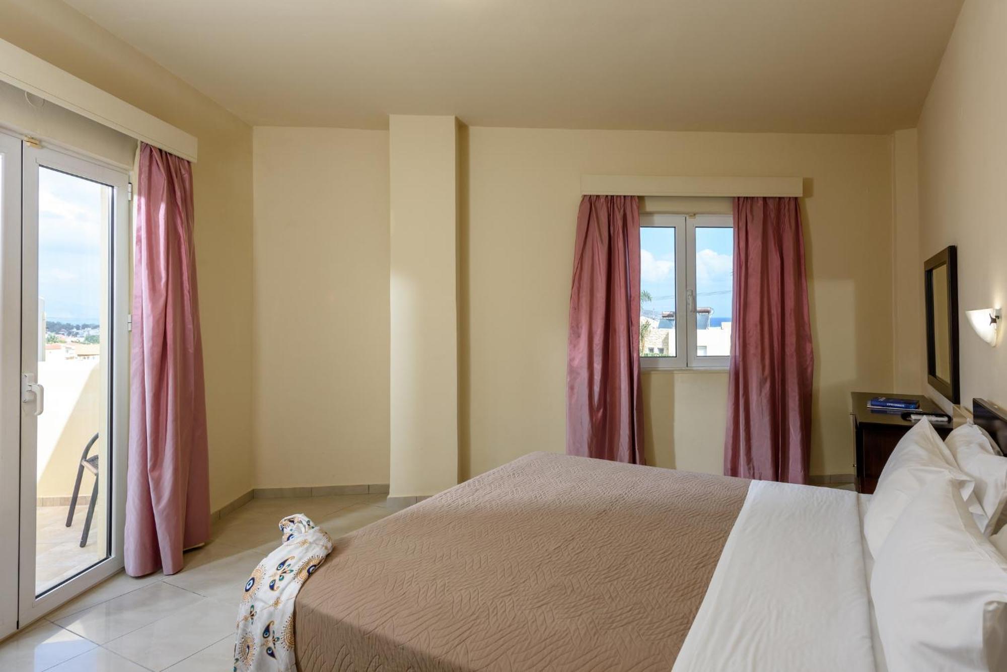 Eurohotel Theo Hotel Agia Marina المظهر الخارجي الصورة