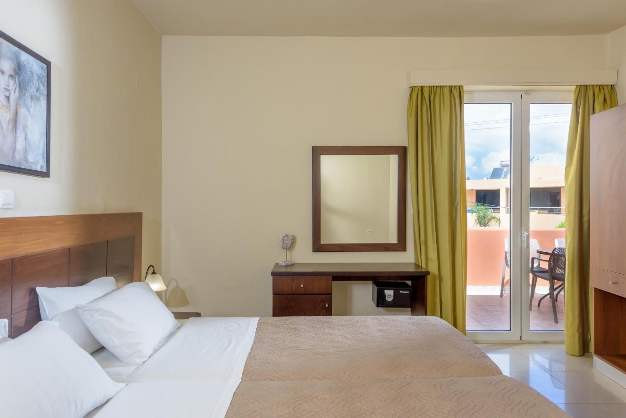 Eurohotel Theo Hotel Agia Marina المظهر الخارجي الصورة