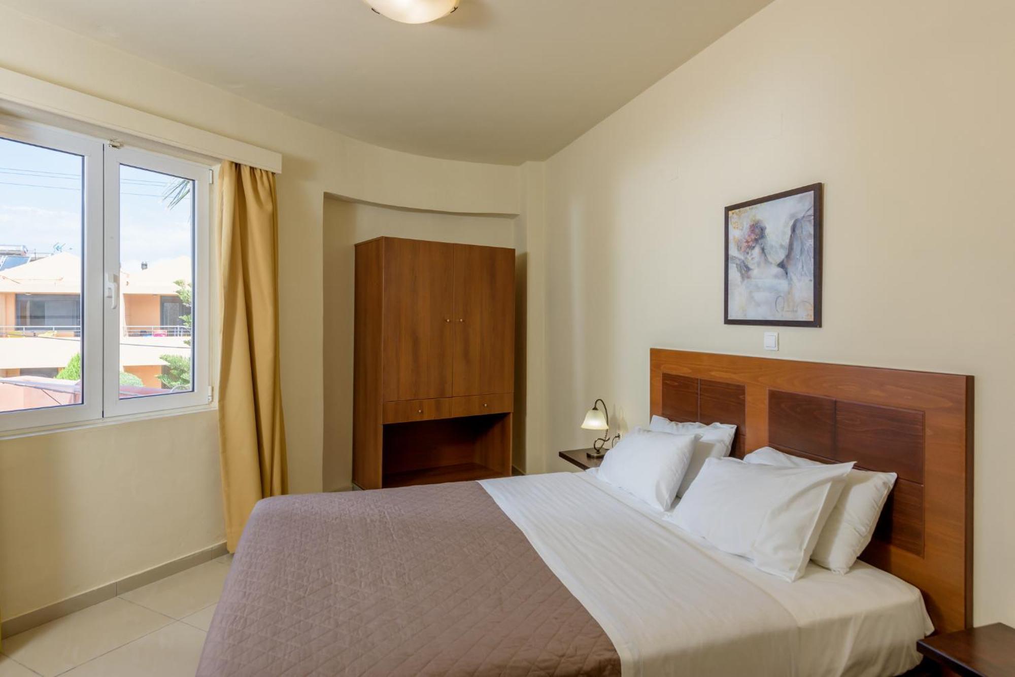 Eurohotel Theo Hotel Agia Marina المظهر الخارجي الصورة