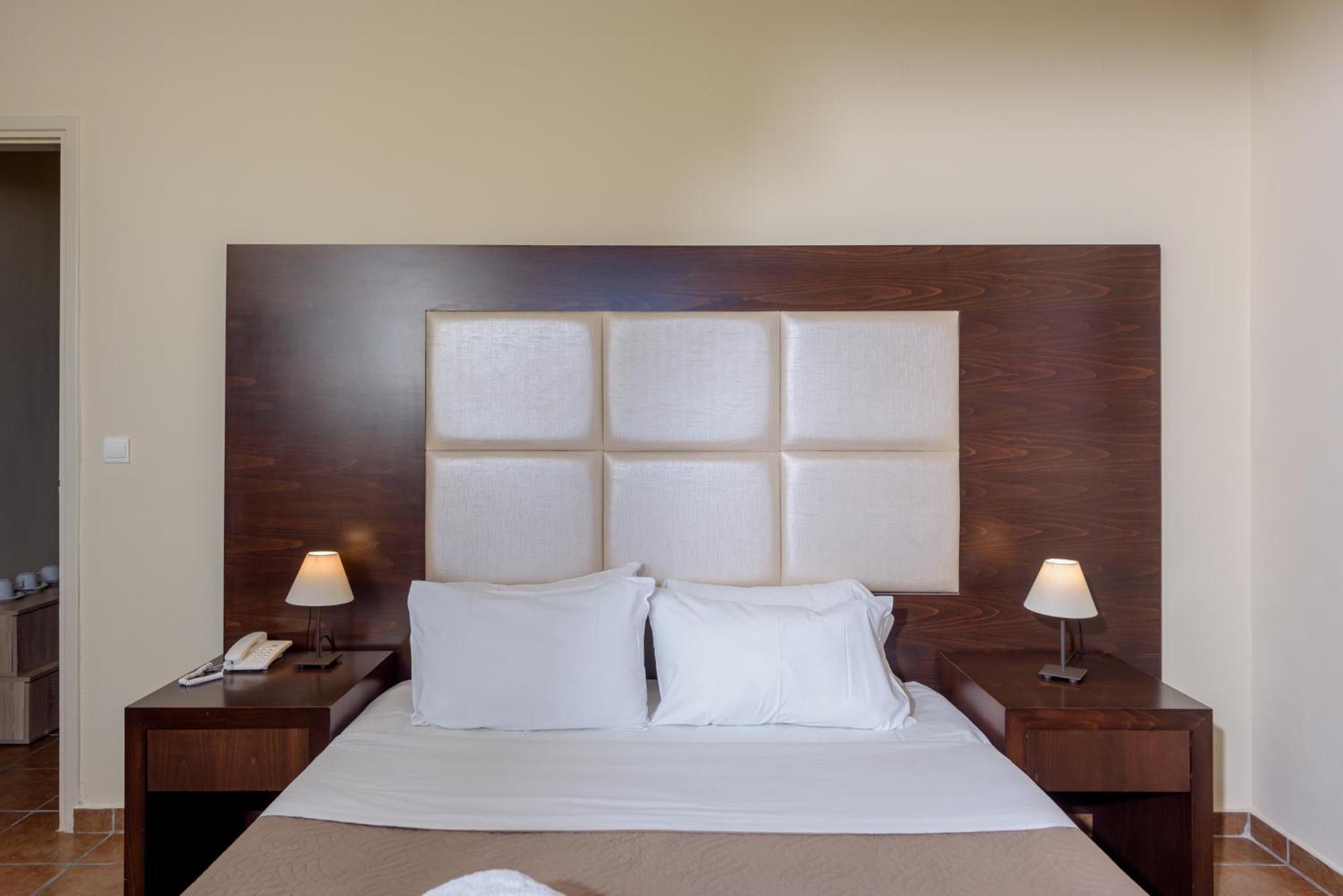Eurohotel Theo Hotel Agia Marina المظهر الخارجي الصورة