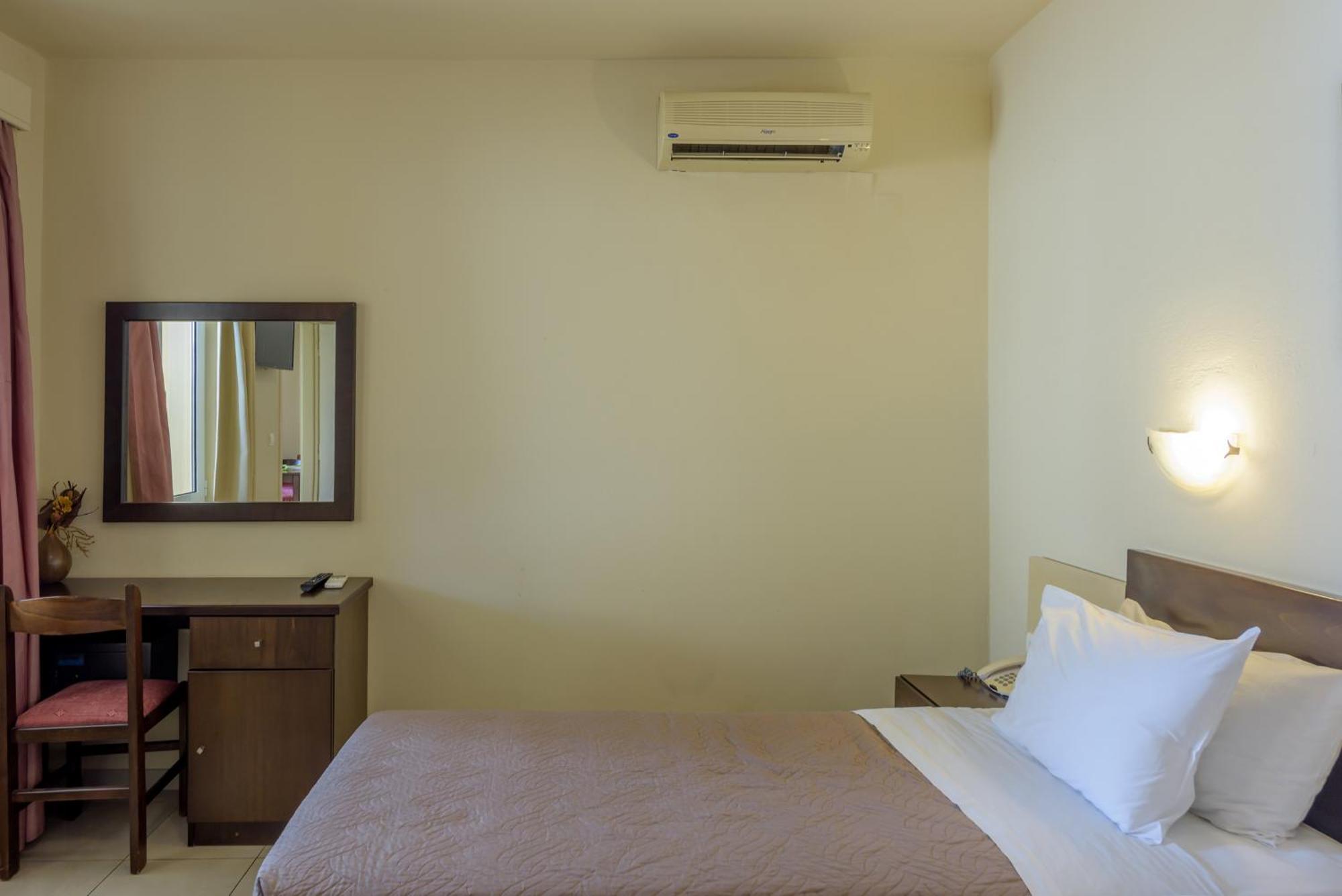 Eurohotel Theo Hotel Agia Marina المظهر الخارجي الصورة