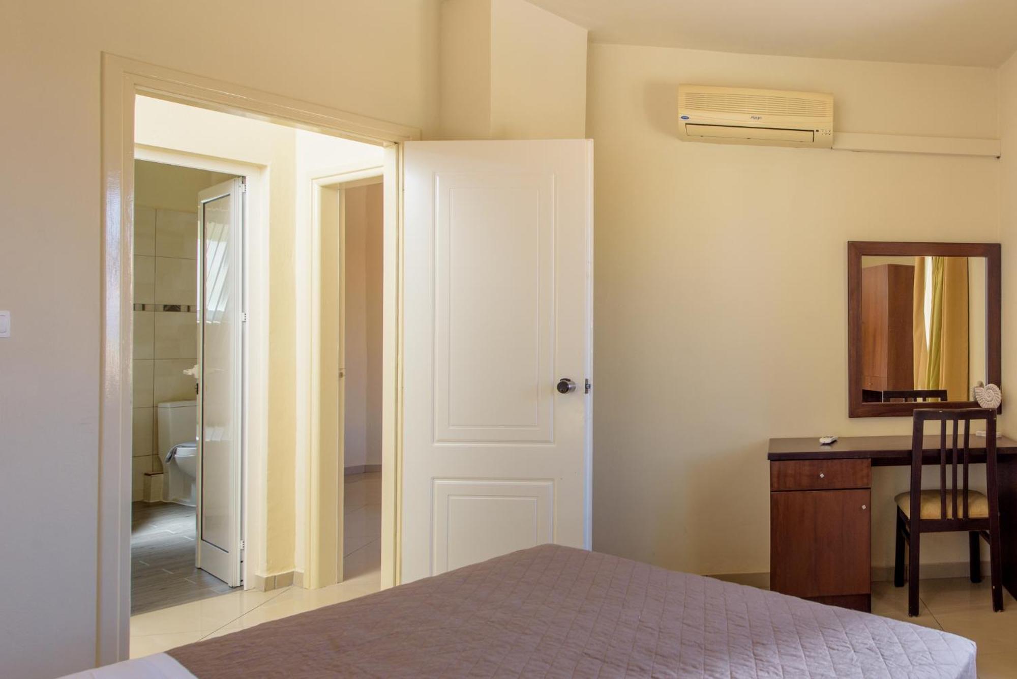 Eurohotel Theo Hotel Agia Marina المظهر الخارجي الصورة