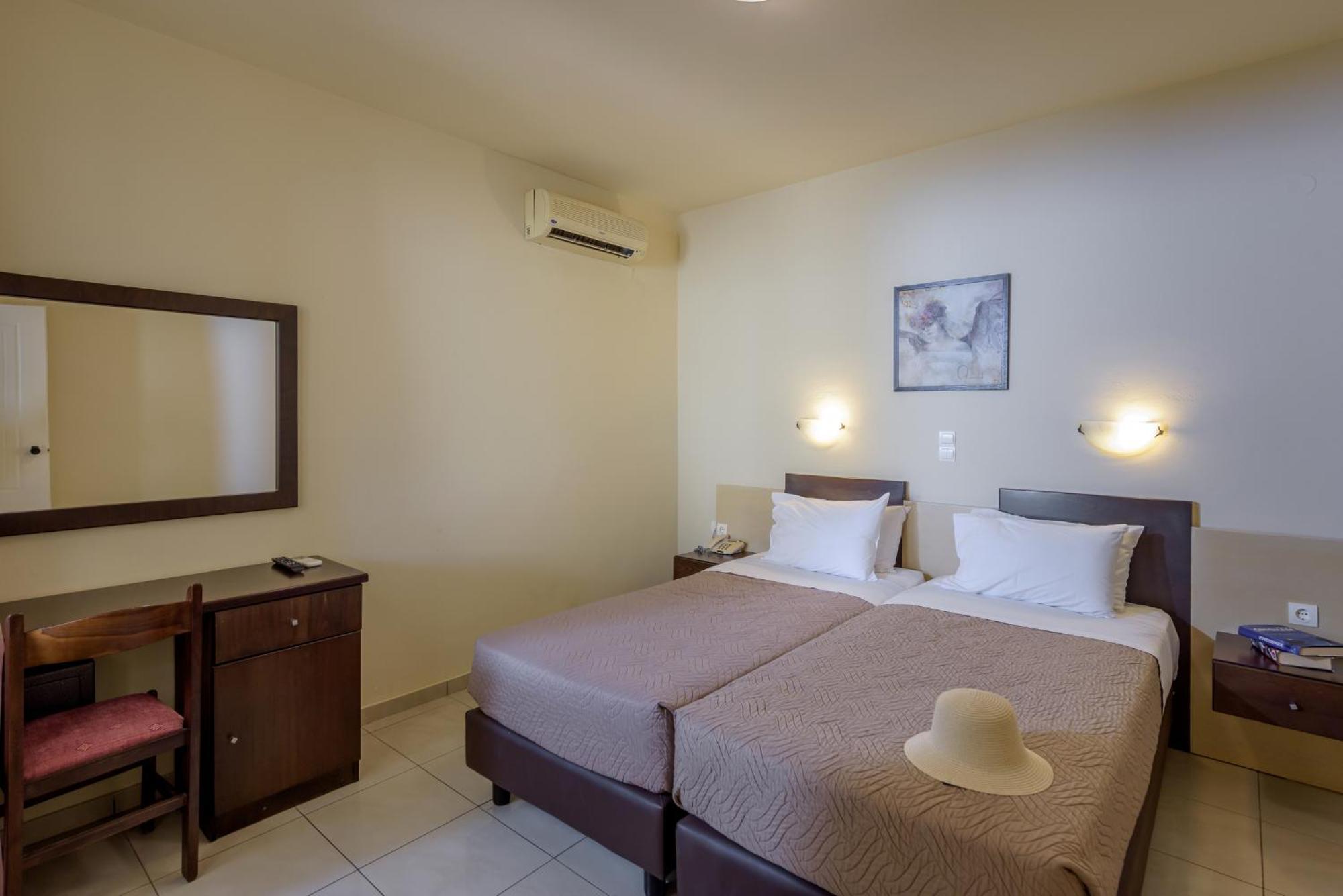Eurohotel Theo Hotel Agia Marina المظهر الخارجي الصورة