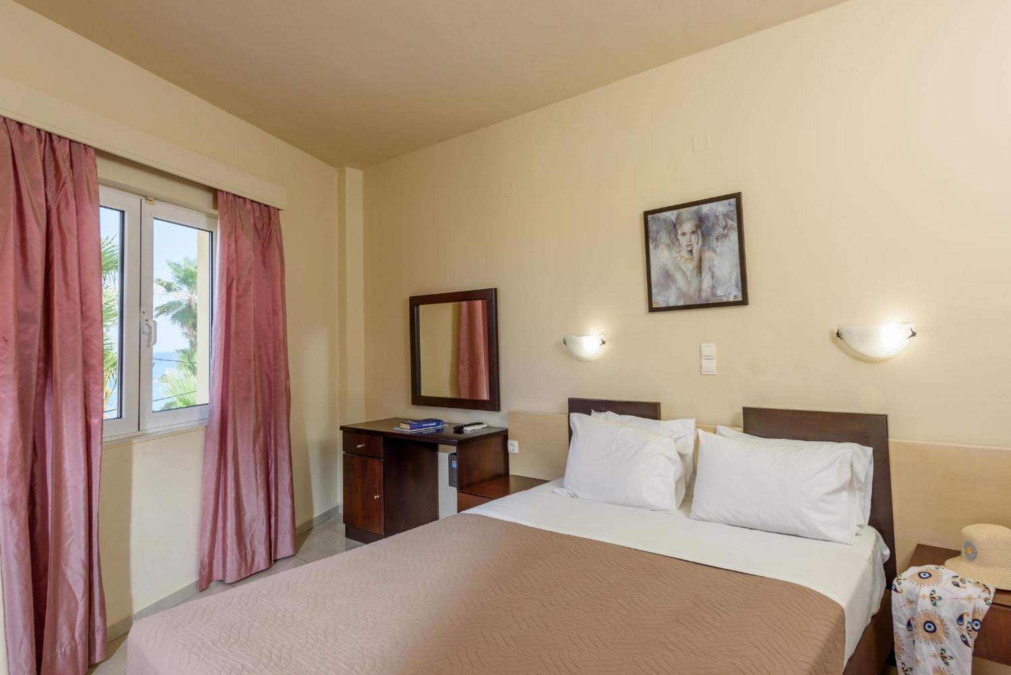 Eurohotel Theo Hotel Agia Marina المظهر الخارجي الصورة