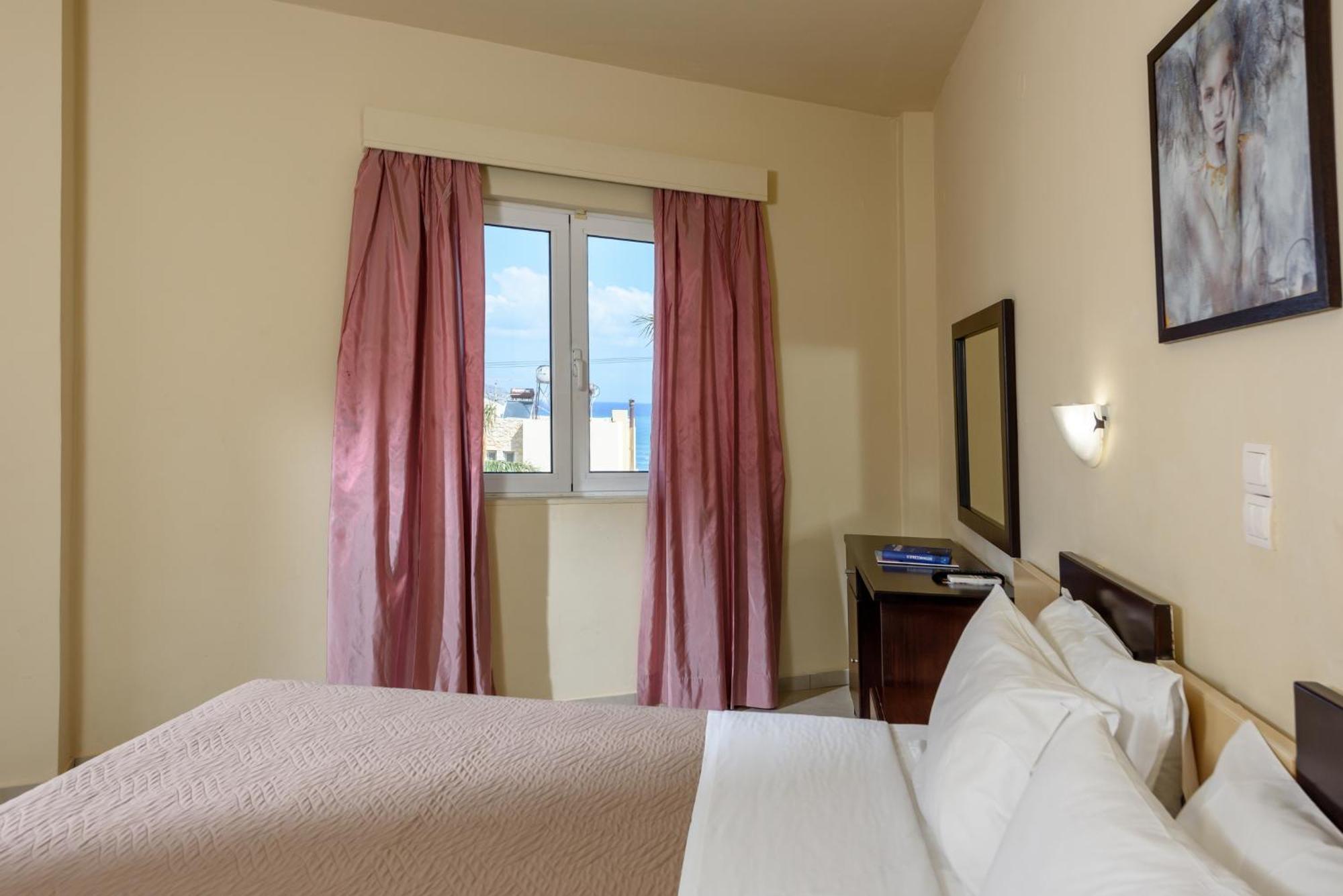 Eurohotel Theo Hotel Agia Marina المظهر الخارجي الصورة