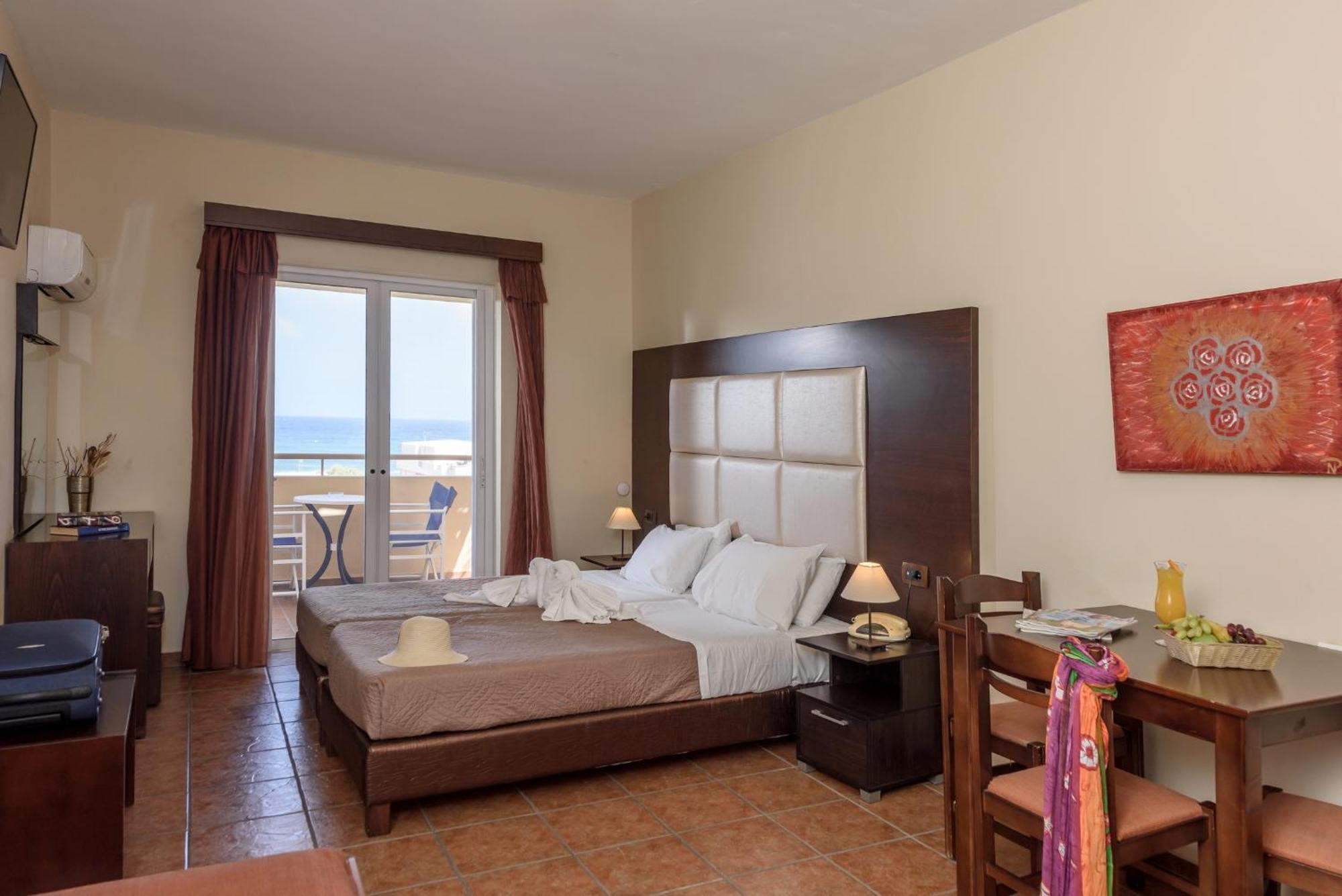 Eurohotel Theo Hotel Agia Marina المظهر الخارجي الصورة