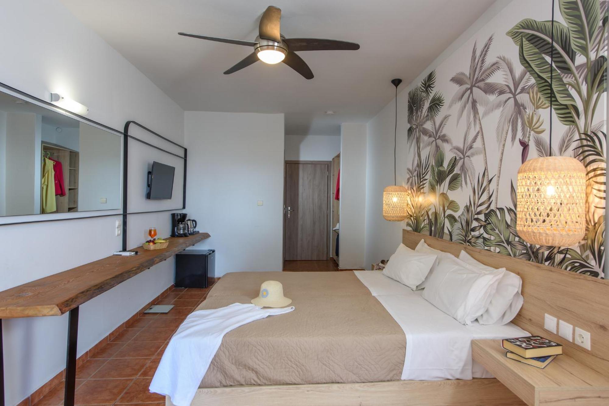 Eurohotel Theo Hotel Agia Marina المظهر الخارجي الصورة
