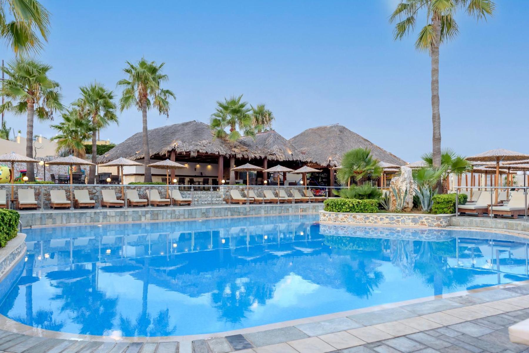 Eurohotel Theo Hotel Agia Marina المظهر الخارجي الصورة