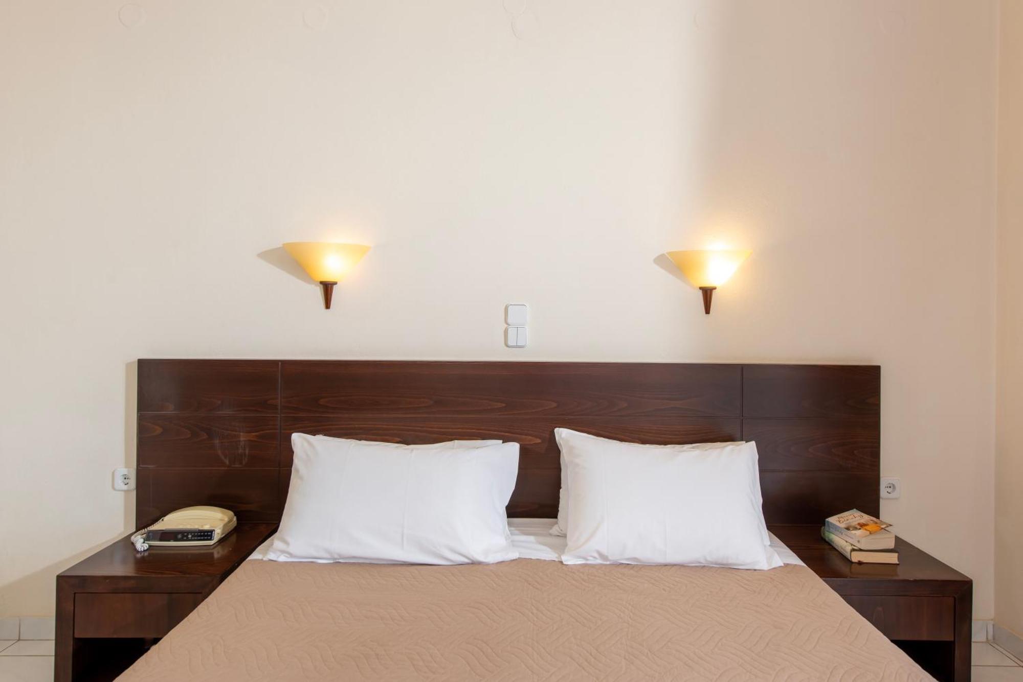 Eurohotel Theo Hotel Agia Marina المظهر الخارجي الصورة